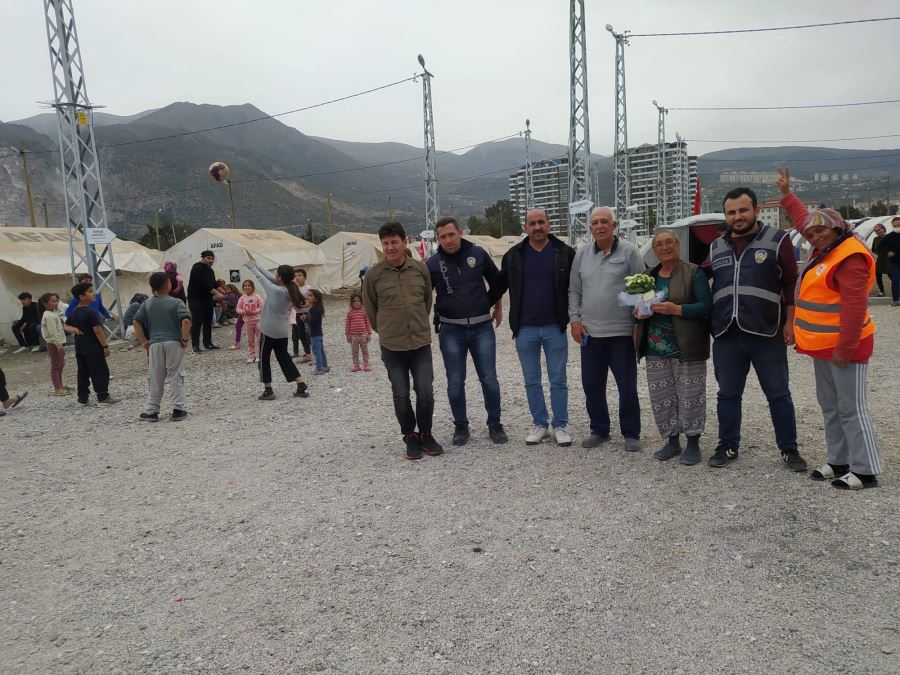 YARIM ASIRLIK EVLİ ÇİFTE ÇADIR KENTTE SÜRPRİZ