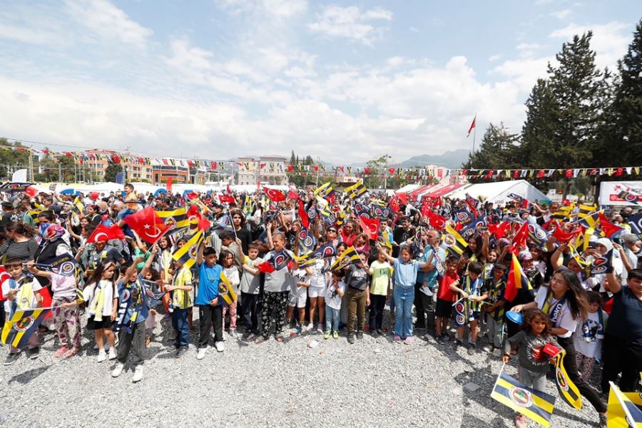 FENERBAHÇELİLER 23 NİSAN ŞENLİĞİNİ DÖRTYOL