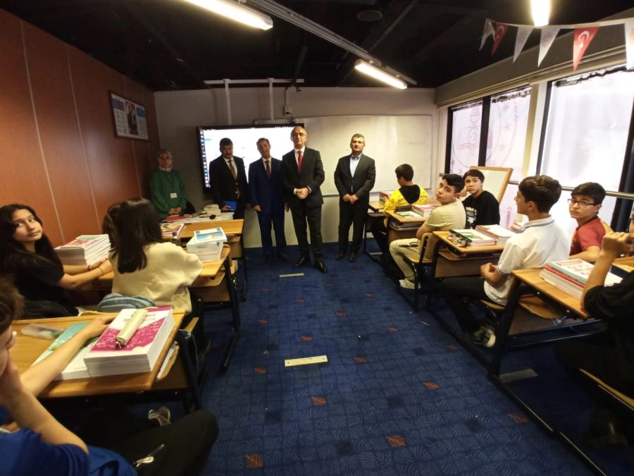 BAKAN YARDIMCISINDAN DEPREMZEDE ÖĞRENCİLERE MÜJDE