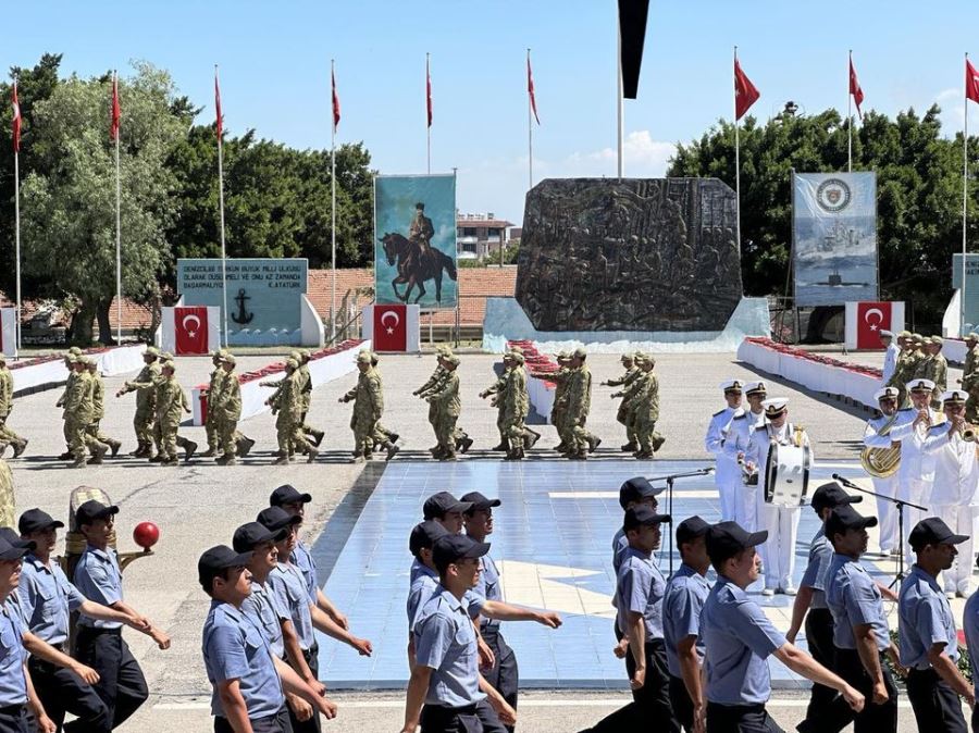 DENİZ ER EĞİTİM ALAYI’NDA YEMİN TÖRENİ GERÇEKLEŞTİ