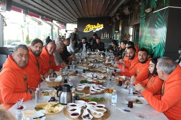 STERLİN LOUNGE İŞLETMEDEN İSKENDERUNLU BASKETBOLCULARA KAHVALTILI MORAL