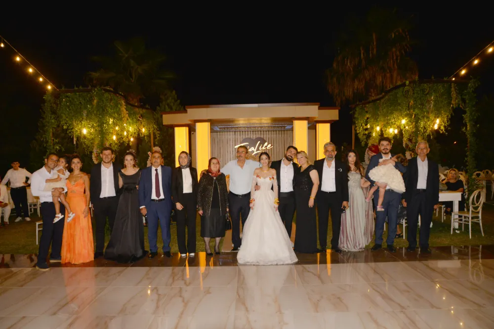 ÖZGE HASOĞLU VE EMİRHAN REÇBER DÜNYA EVİNE GİRDİ