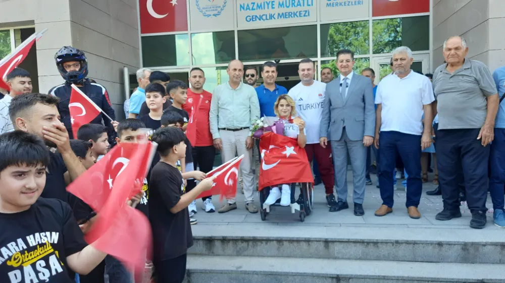 BRONZ MADALYA KAZANAN OLİMPİYAT ŞAMPİYONU MİLLİ SPORCU NAZMİYE MURATLI, COŞKUYLA KARŞILANDI