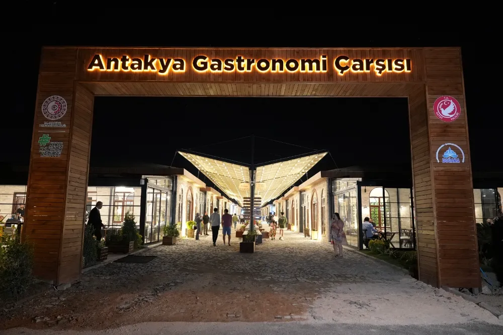BAŞKAN ÖNTÜRK GASTRONOMİ ÇARŞISI’NIN AÇILIŞINA KATILDI