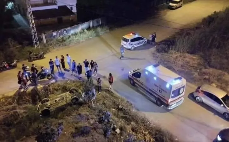 KANALA OTOMOBİL DÜŞTÜ !