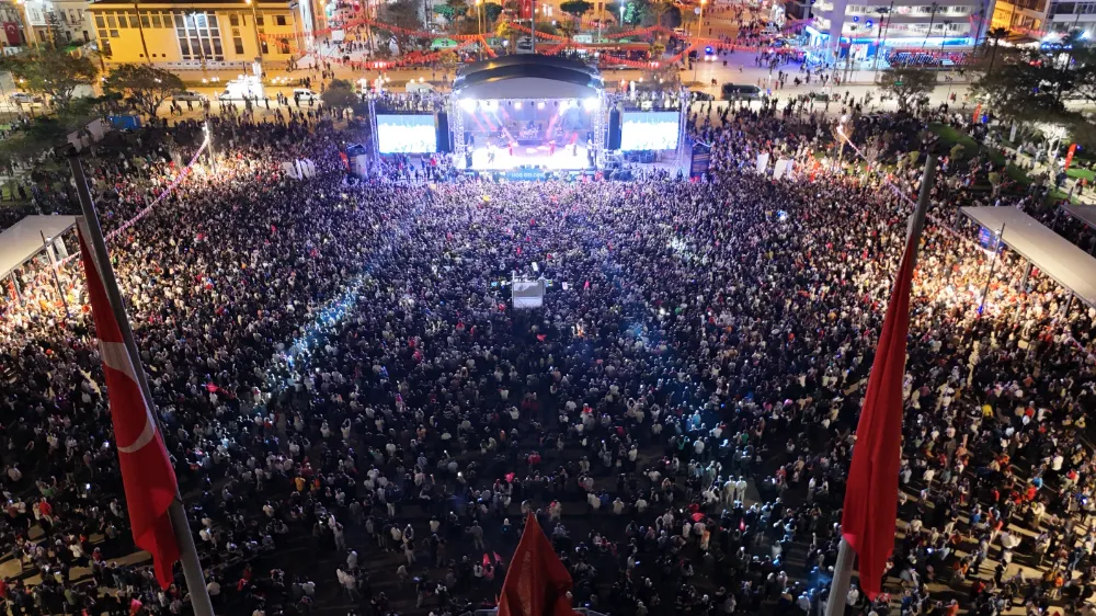 29 EKİM İSKENDERUN’DA COŞKUYLA KUTLANDI