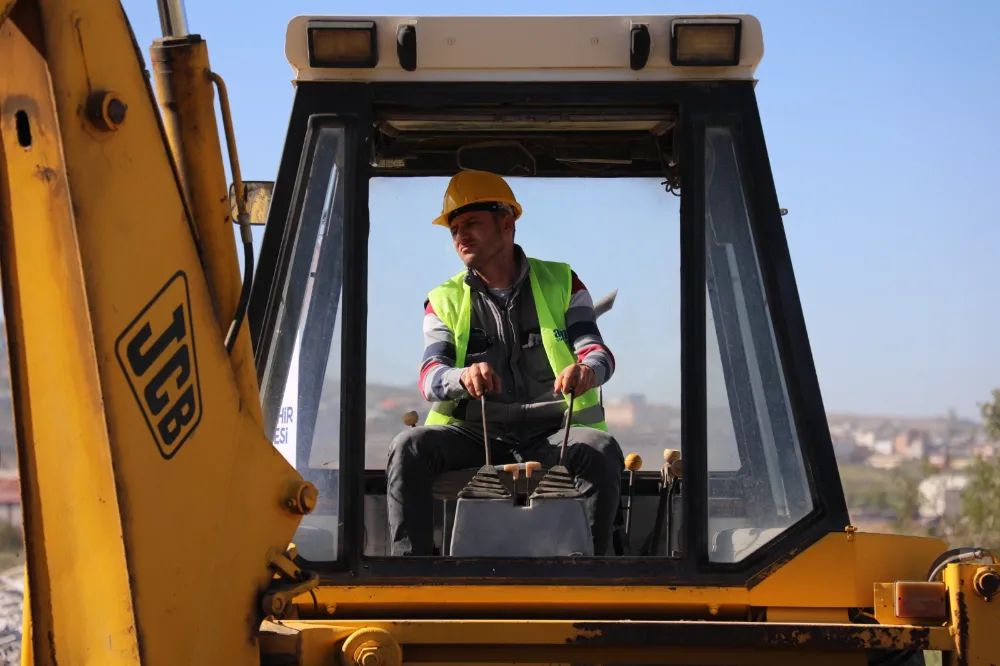 HATAY’IN İŞ MAKİNESİ OPERATÖRLERİNİ HBB YETİŞTİRİYOR
