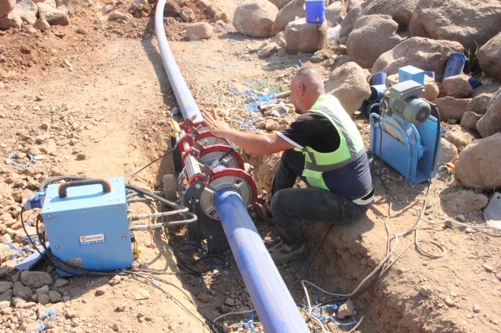 KIRIKHAN’DA SÜREKLİ ARIZA YAPAN 25 YILLIK SU HATTI YENİLENDİ