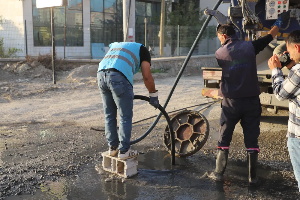 83 KİLOMETREYİ AŞAN KANALİZASYON HATTI TEMİZLENDİ