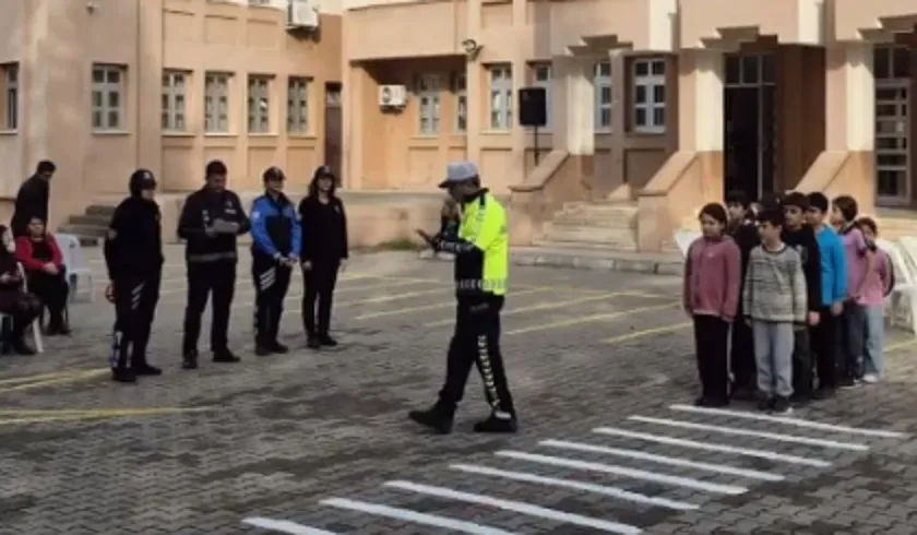 DÖRTYOL İLÇE EMNİYET MÜDÜRLÜĞÜ İLKOKUL ÖĞRENCİLERİNE YÖNELİK “TANIŞMA VE KAYNAŞMA ETKİNLİĞİ” GERÇEKLEŞTİRDİ