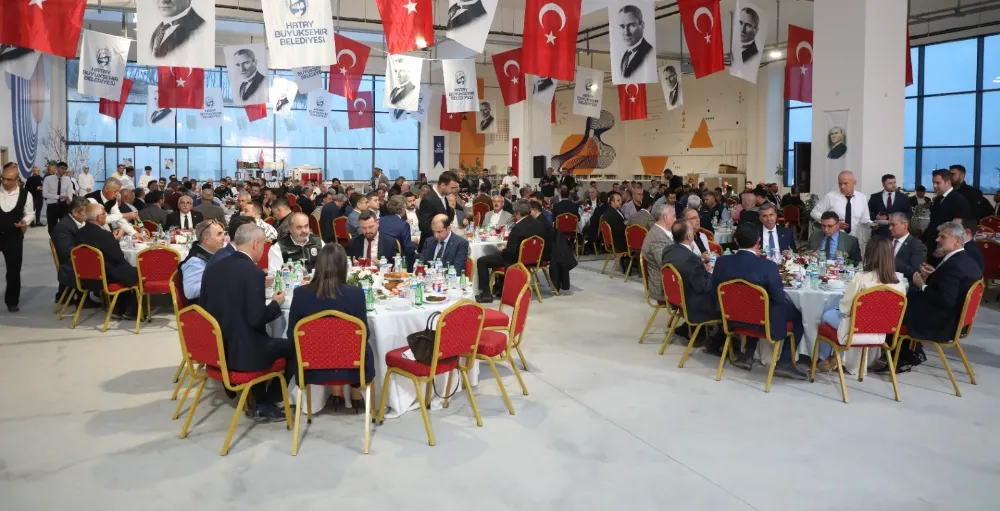 BAŞKAN ÖNTÜRK, İFTAR SOFRASINDAN BİRLİK ÇAĞRISI YAPTI