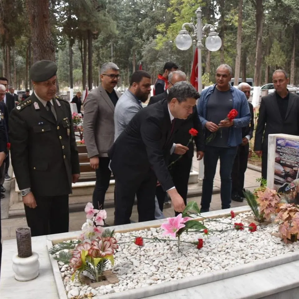 ÇANAKKALE ZAFERİ’NİN 110. YILDÖNÜMÜNDE İSKENDERUN’DA ŞEHİTLER UNUTULMADI
