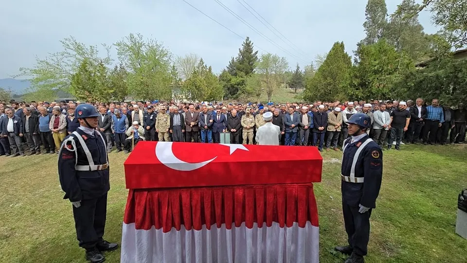 HASSA’DA HASTALIĞA YENİK DÜŞEN UZMAN ÇAVUŞ SON YOLCULUĞUNA  UĞURLANDI 
