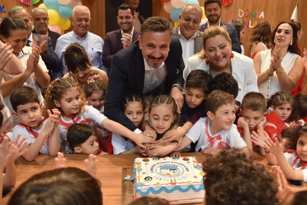 BAŞKAN SAMİ ÜSTÜN MİNİK KAŞİFLERİN MUHTEŞEM GÖSTERİSİNİ İZLEDİ