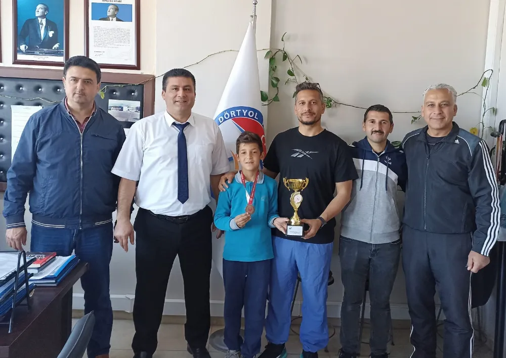 DÖRTYOL FATİH ORTAOKULU TENİS KORTU  ŞAMPİYONU