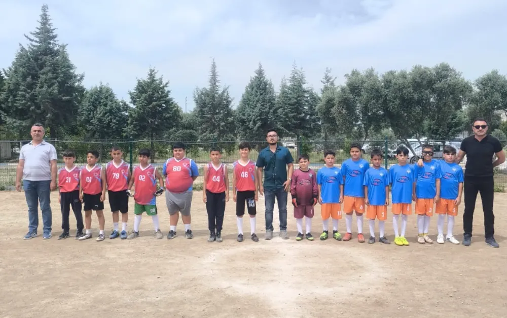 YEŞİLKÖY İLKOKULLAR ARASI FUTBOL TURNUVASI NEFES KESTİ 