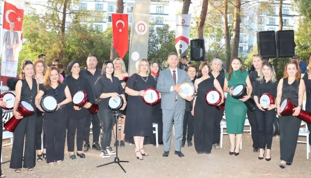 GENÇLİK KOROSUNDAN 90