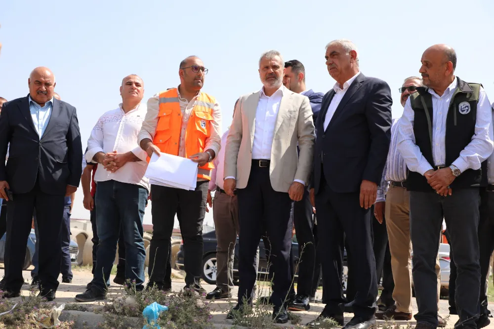 BAŞKAN ÖNTÜRK KUMLU’DA HALI SAHA TEMEL ATMA TÖRENİNE KATILDI