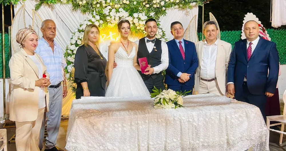PROF. DR. SÜLEYMAN YILMAZ’IN OĞLUNUN DÜĞÜNÜ PAYAS MİMOZA KIR DÜĞÜN SALONUNDA GERÇEKLEŞTİ