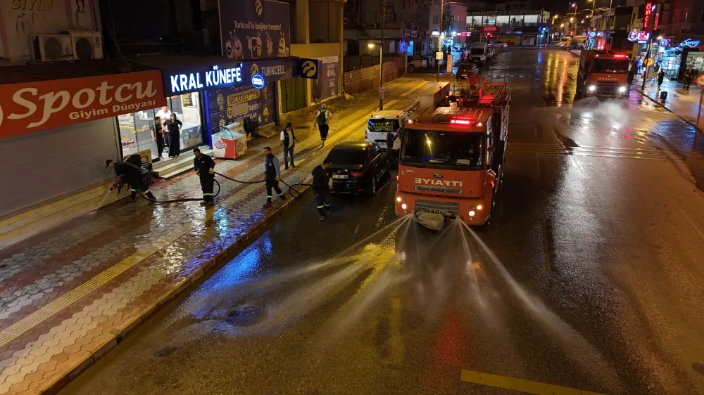 BÜYÜKŞEHİR BELEDİYESİNDEN  BAYRAM TEMİZLİĞİ