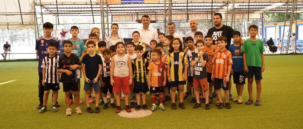 DÖRTYOL KAYMAKAMI, YÜREĞİMİZDEKİ IŞIK PROJESİ FUTBOL KURSUNU ZİYARET ETTİ