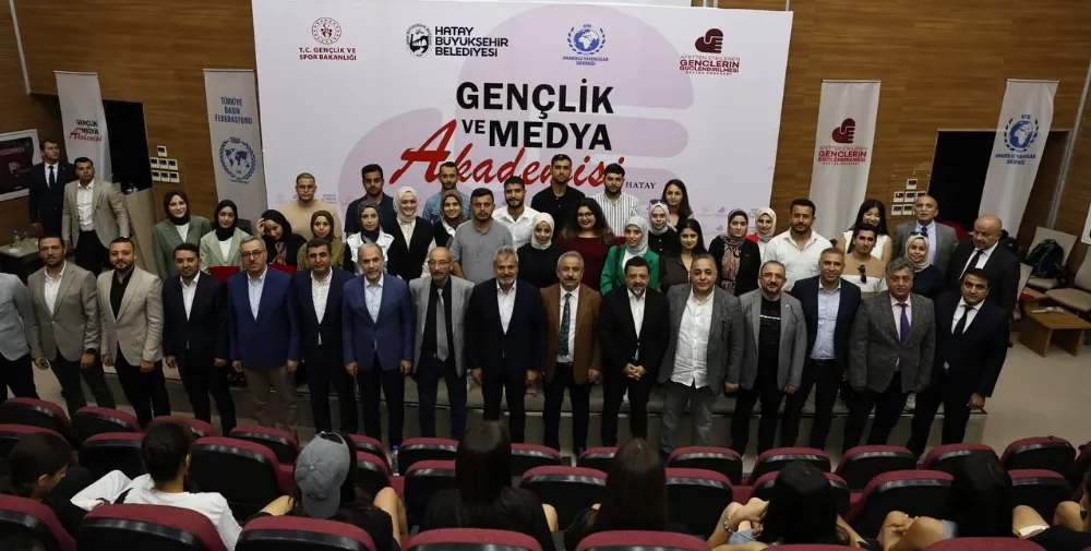 BAŞKAN ÖNTÜRK MEDYA VE GENÇLİK AKADEMİSİ SERTİFİKA TÖRENİNE KATILDI