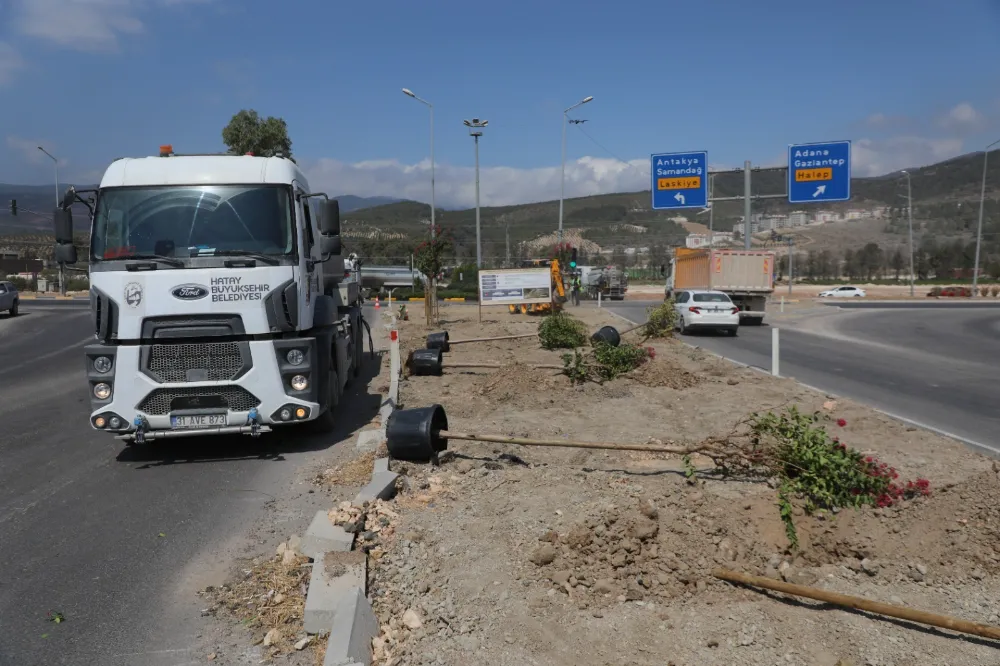BÜYÜKŞEHİR’DEN HAVAALANI YOLUNDA AĞAÇLANDIRMA