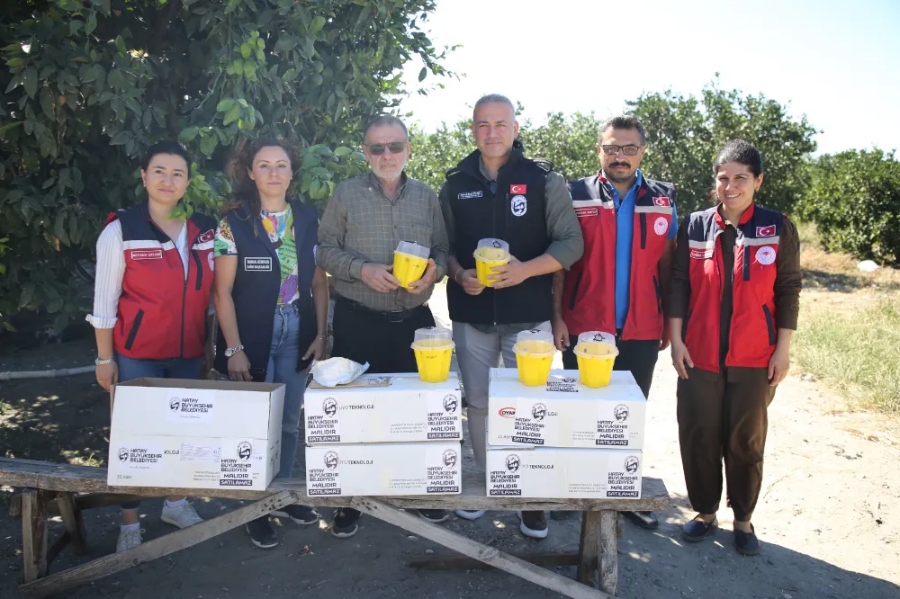 5 İLÇEDE NARENCİYE ÜRETİCİLERİNE SİNEK TUZAĞI DAĞITILDI
