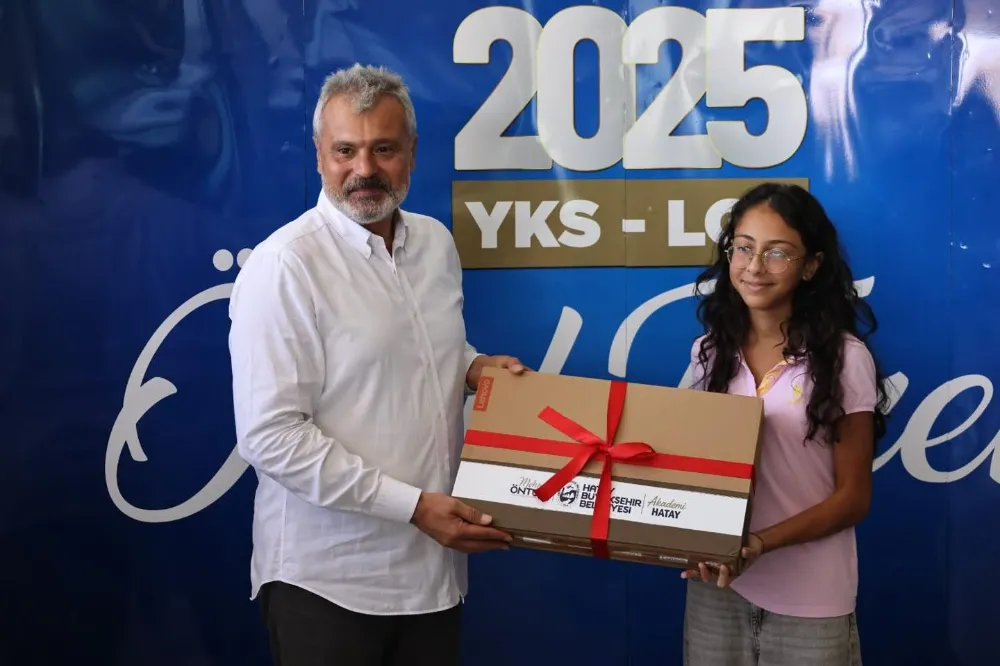BAŞKAN ÖNTÜRK, DERECEYE GİREN ÖĞRENCİLERİ ÖDÜLLENDİRDİ