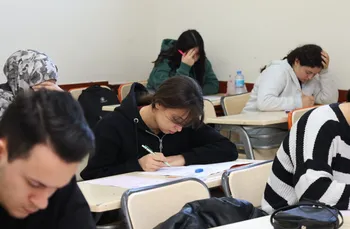 LİSE VE ÜNİVERSİTE YOLCULUĞUNDA HBB ÖĞRENCİLERİN YANINDA